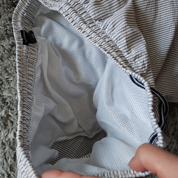 Club Monaco meshed lined shorts - Picture 5 of 6